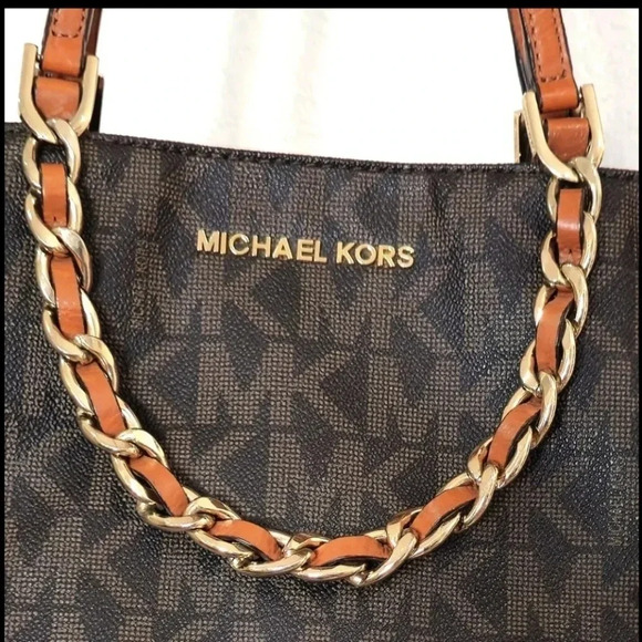 Michael Kors Signature Monogram Large Harper Tote - Picture 3 of 12